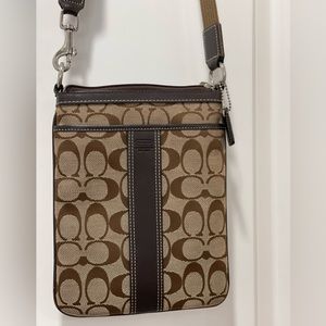 Coach crossbody👜. Great used condition.
